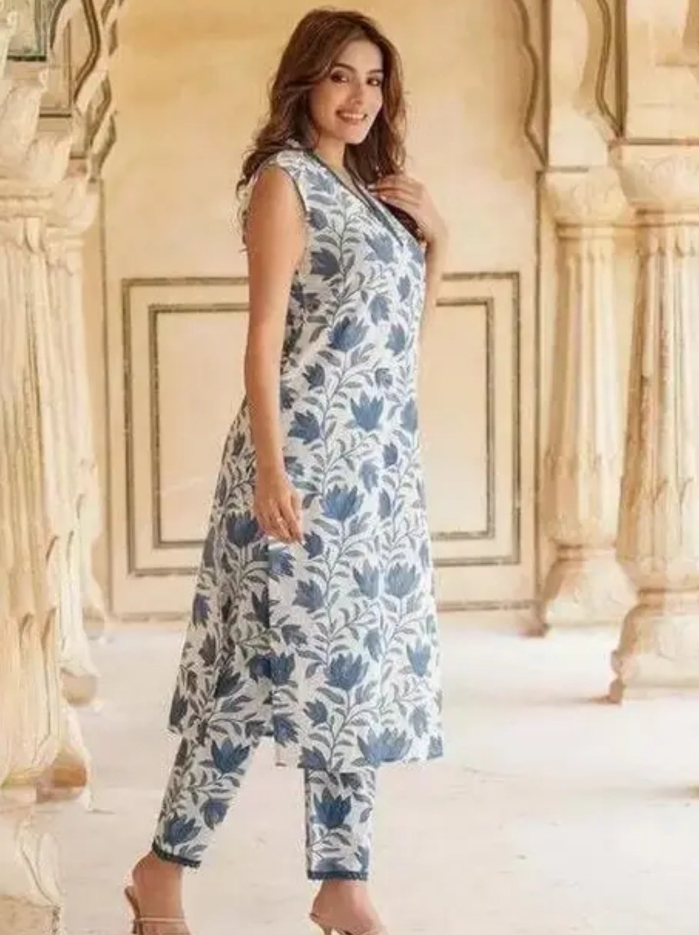 Women Blue Sleeveless Cotton kurti