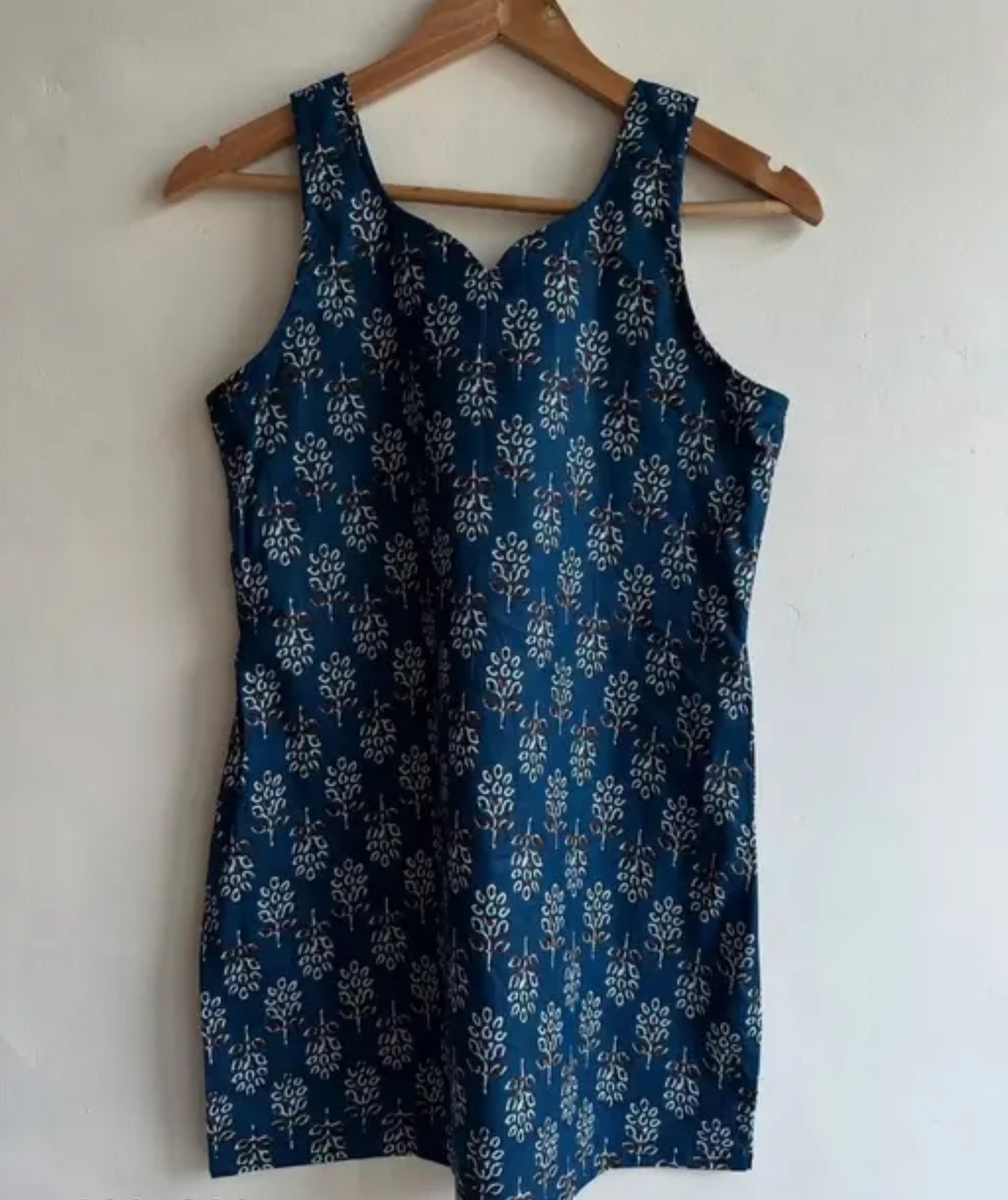 New trendy V sleeveless kurti