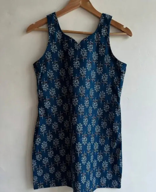 New trendy V sleeveless kurti