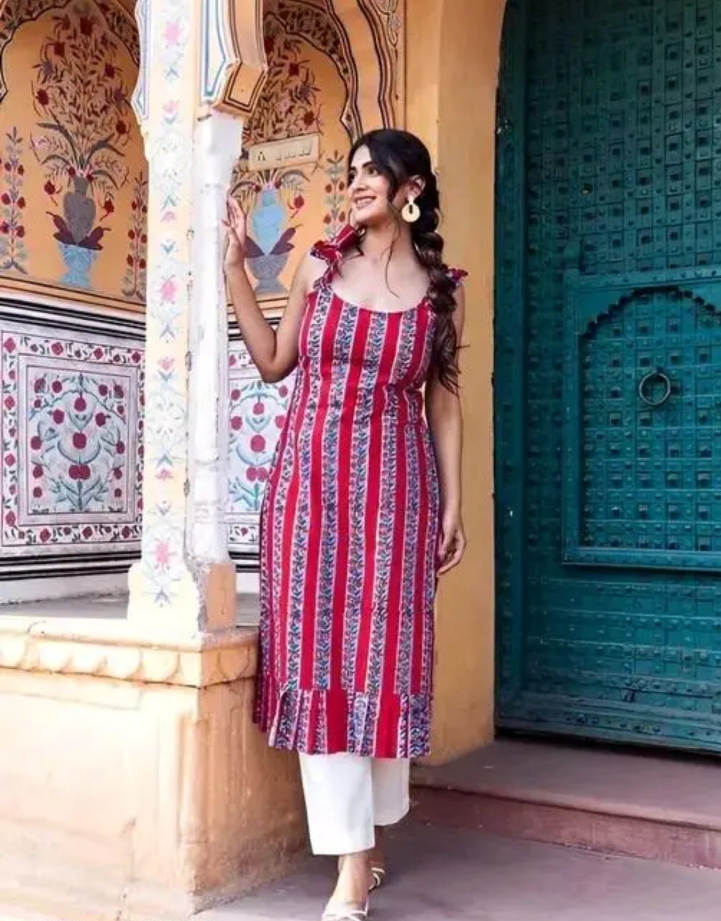 Trending Printed sleeveless Straight Kurti